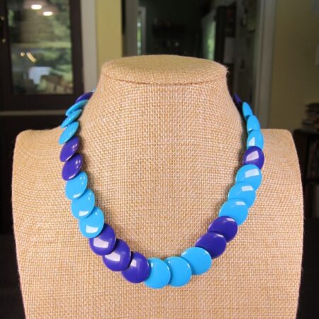 Beautiful vintage Monet blue plastic overlapping discs necklace 16" signed