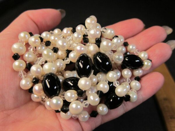 Gorgeous vintage real white round pearls & black glass crystal 56" long necklace - Image 4