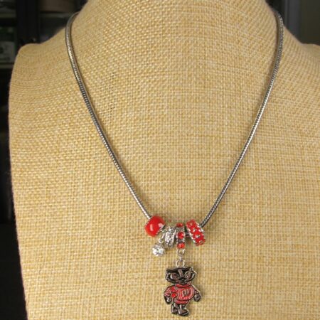 Very nice University of Wisconsin UW Badgers team necklace serpentine charms