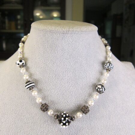 Gorgeous necklace black white lampwork glass beads sterling clasp 925