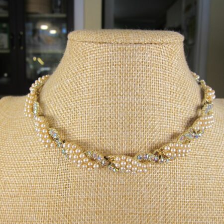 Gorgeous!! Vintage Kramer signed faux pearl rhinestone choker necklace