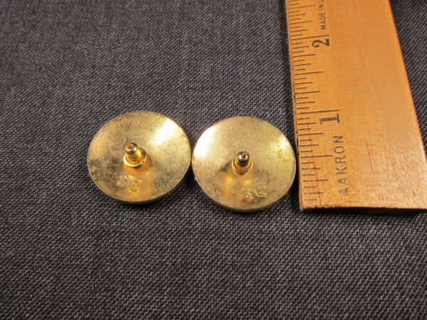 Beautiful vintage enamel cat earrings Weekenders brand round pink gray - Image 3