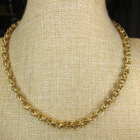 Gorgeous classic vintage Monet gold-tone 16" chain necklace patented claw clasp