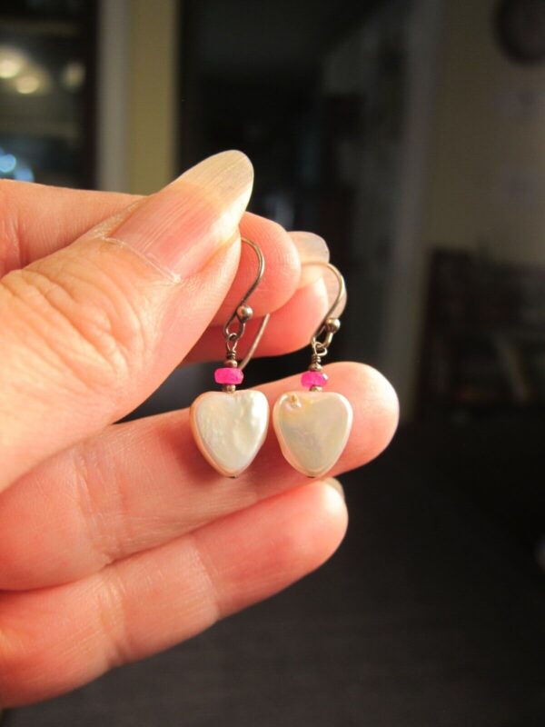 Beautiful sterling silver real heart-shaped pearl & pink topaz bead earrings - Image 2