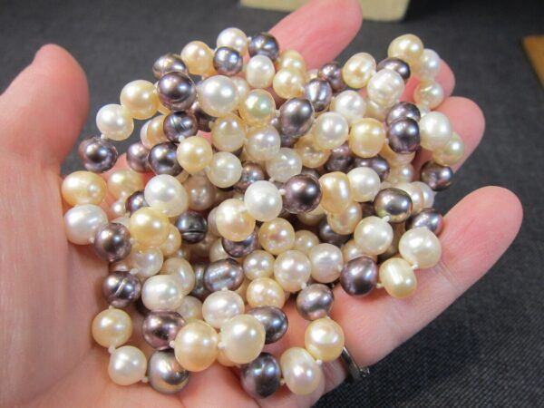 Gorgeous 48" hand-knotted necklace real pearls purple/white/blush nice lustre! - Image 4