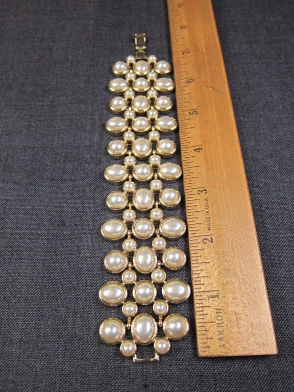 Beautiful Banana Republic faux pearl wide tennis bracelet 7.25" long gold-tone - Image 2