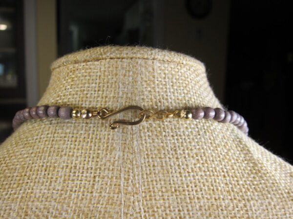 Very pretty vintage lightweight dyed purple wooden bead necklace w/hand painting - Image 3