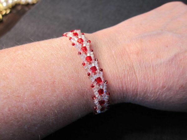 Gorgeous red & white AB crystal glass seed bead woven chevron bracelet - Image 7