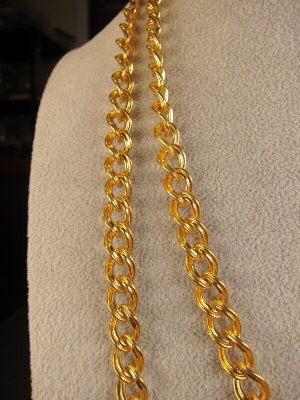 Gorgeous Trifari 52" long double link gold-tone chain necklace - Image 2