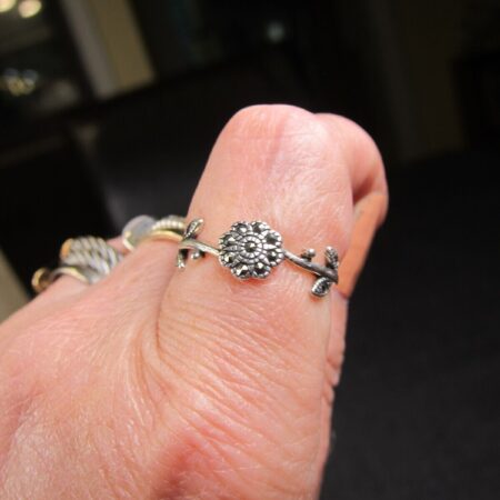 Gorgeous little Nadri sterling silver marcasite flower ring size 8