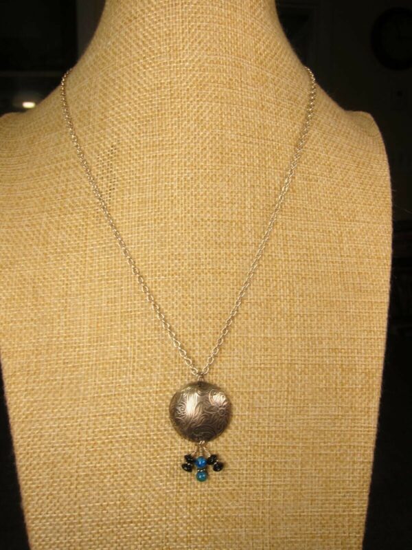 Gorgeous etched flowing flower design sterling silver pendant necklace - Image 2