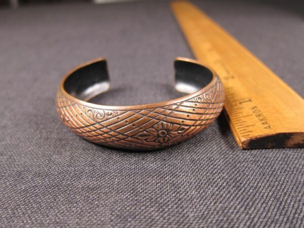 Beautiful vintage etched cuff bracelet marked Solid Copper small wrists 6.75" in - Image 2