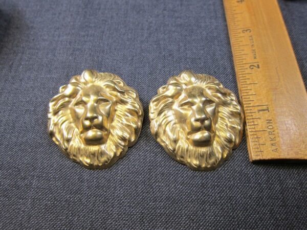 Gorgeous vintage lion's head large pierced earrings thin gold-tone metal - Image 2