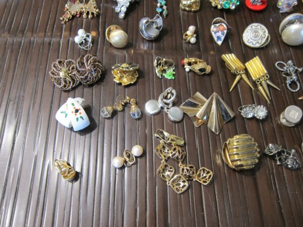Huge lot of 55 pairs clip-on earrings vintage wearable nice condition! - Image 3