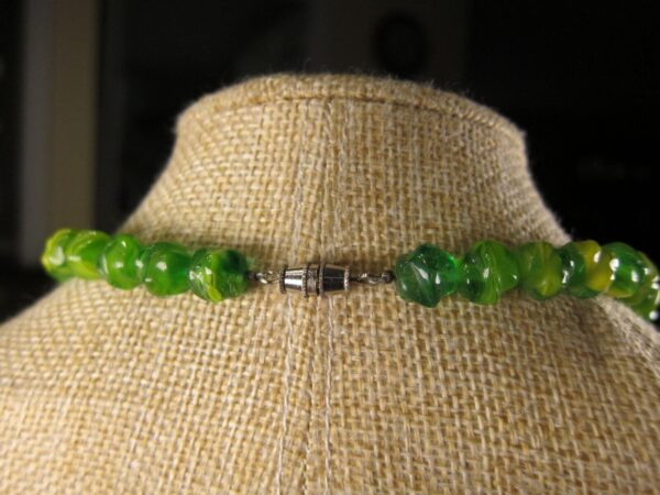 Wow! Gorgeous green & yellow vintage molded bead necklace mushroom pendant - Image 3