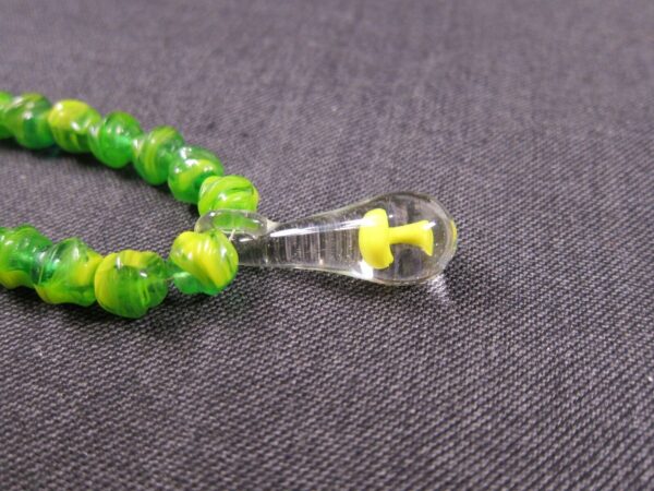 Wow! Gorgeous green & yellow vintage molded bead necklace mushroom pendant - Image 4