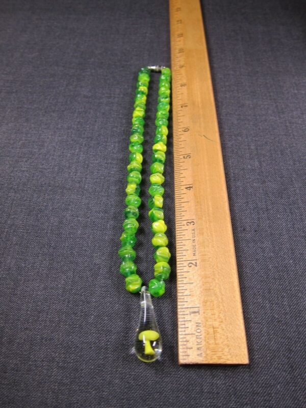 Wow! Gorgeous green & yellow vintage molded bead necklace mushroom pendant - Image 5