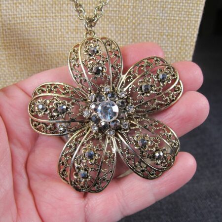 Gorgeous big filigree daisy flower pendant on 24" chain black & white rhinestone