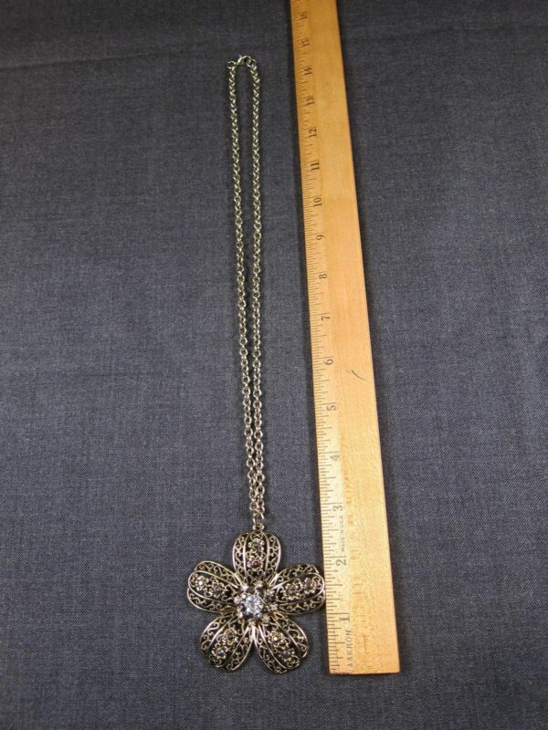 Gorgeous big filigree daisy flower pendant on 24" chain black & white rhinestone - Image 6
