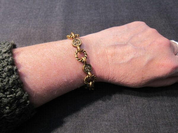 Beautiful antiqued gold tone bracelet magnetic w/amber rhinestones twisted links