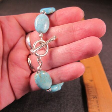 Gorgeous Kenneth Cole New York turquoise colored dyed howlite bracelet toggle