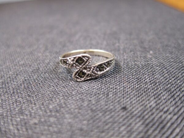 Very pretty sterling silver marcasite ring size 8 by Marsala - Image 3