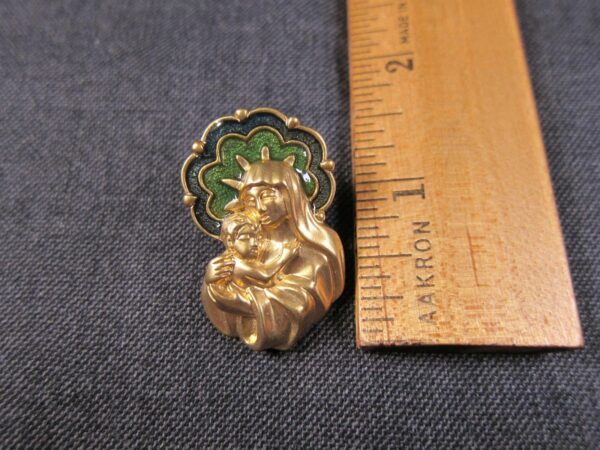 Beautiful green enamel matte gold-tone Mary Jesus brooch pin by Avon religious - Image 2
