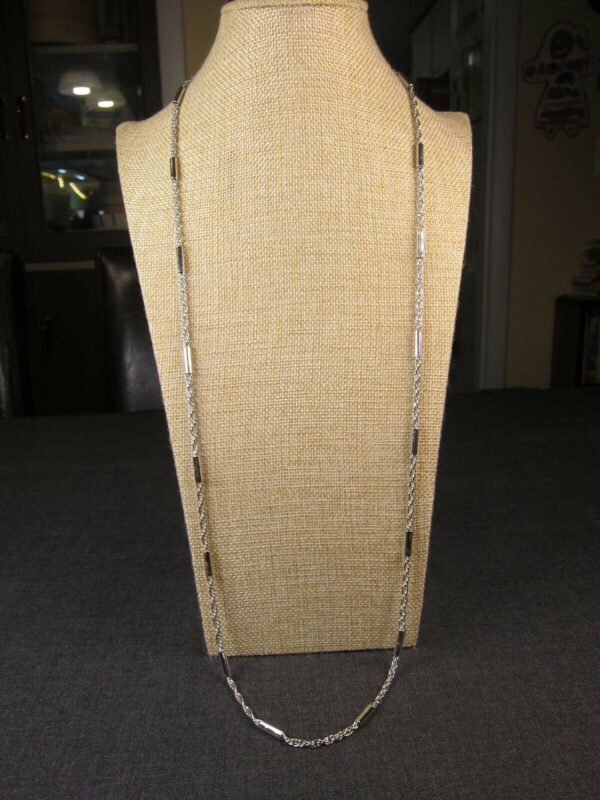 Beautiful silver tone mint condition vintage Sarah Coventry chain necklace 36"