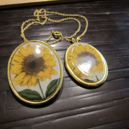 Gorgeous vintage sunflower transfer printed porcelain brooch & pendant necklace