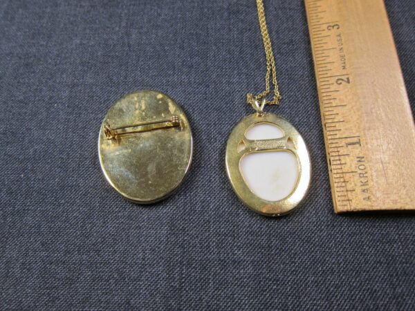 Gorgeous vintage sunflower transfer printed porcelain brooch & pendant necklace - Image 3