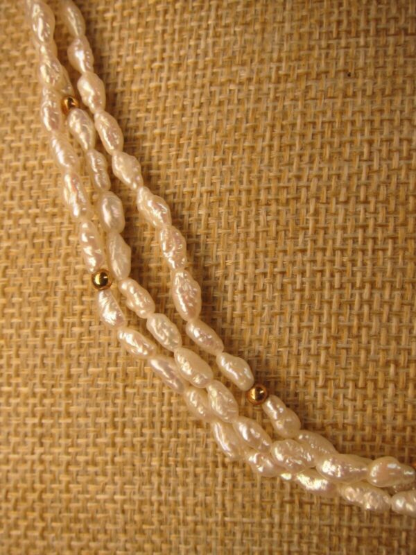 Wow! Gorgeous 14K yellow gold & freshwater pearl 24" 3 strand necklace beaded - Image 3