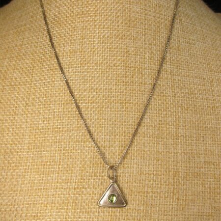 Gorgeous Shube/Dakota West sterling peridot triangle pendant 18" box chain Italy