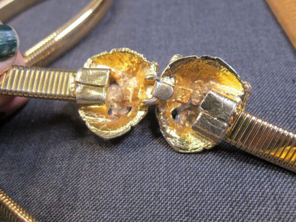 Beautiful size S or XS vintage Mimi Di N lion's head knocker stretchy belt - Image 3
