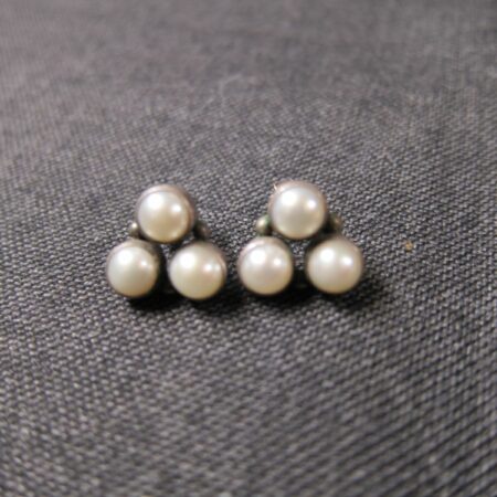 Gorgeous real 3 pearls sterling silver stud earrings signed JGD Janice Gerardi