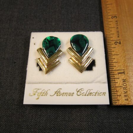 Beautiful vintage 80-90s clip on earrings gold tone green Paua shell NWT 5th Ave