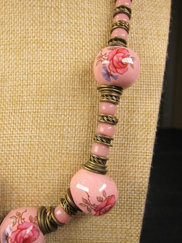 Gorgeous vintage pretty in pink heavy necklace w/rose painted ceramic beads 23" - Image 3