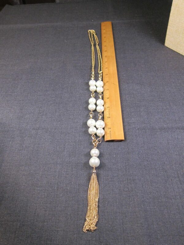 Beautiful heavy shiny gold tone 33" long faux pearl tassel chain necklace NWOT - Image 5