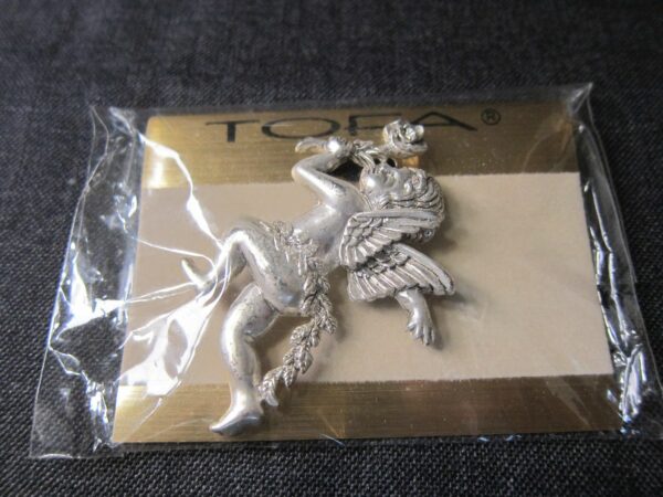 Vintage new in package 80s Tofa pin brooch silver tone cherub angel wings 2.5"