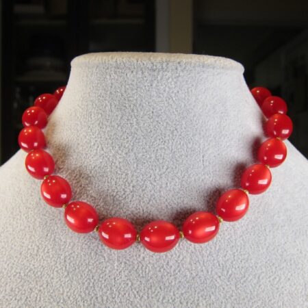 Gorgeous vintage Lisner bright red glowy bead choker necklace 14-16"