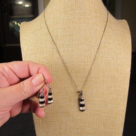 Gorgeous vintage sterling silver set earrings necklace mother of pearl & onyx