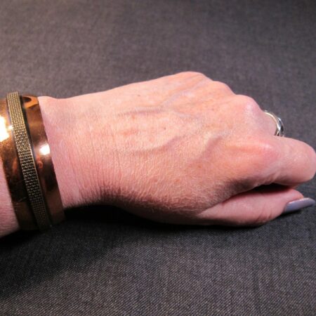 Gorgeous, shiny minimalist cuff bracelet marked genuine copper nice condition!
