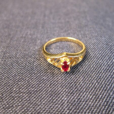 Gorgeous 18K HGE Heavy Gold Electroplated ring w/red stone or glass size 8.75