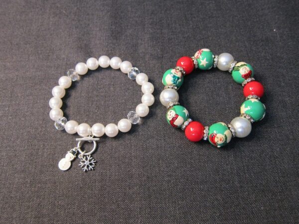 Cute! Lot of 2 Christmas snowman bracelts glass painted beads & pearls charm NRQ - Image 2
