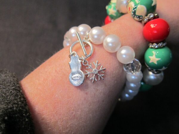 Cute! Lot of 2 Christmas snowman bracelts glass painted beads & pearls charm NRQ - Image 7