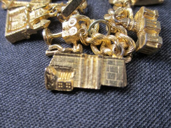 WOW! Gorgeous vintage California charm bracelet filmmaker, cable car, poppy etc. - Image 5