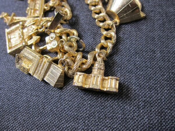 WOW! Gorgeous vintage California charm bracelet filmmaker, cable car, poppy etc. - Image 6