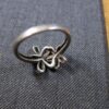 Beautiful solid sterling silver two flowers daisy ring size 9 - Image 2
