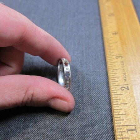 Pretty little size 9 sterling silver band ring w/clear CZ and cross cutouts