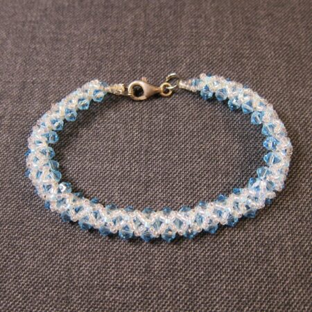 Gorgeous blue & white woven glass bead bracelet w/ sterling silver clasp 7.5"