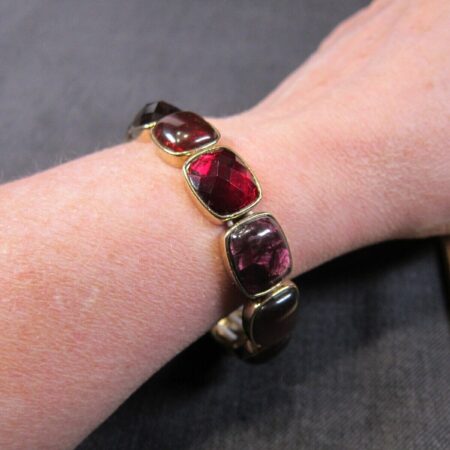 Beautiful Liz Claiborne stretch bracelet NWT New $22 price tag purple red